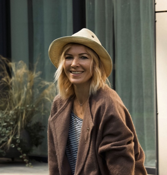 Inese Elnione, produktu konsultants